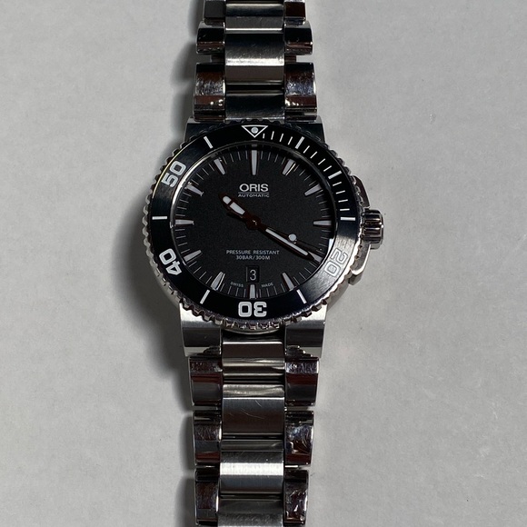 Men’s Oris Aquis Date 43mm Watch - Picture 8 of 16